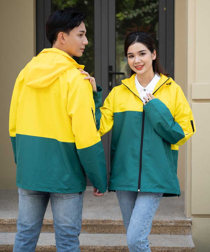 Áo khoác gió đồng phục Warm Up có mũ màu xanh lá phối vàng 3 Áo khoác gió đồng phục Warm Up có mũ màu xanh lá phối vàng - Ảnh 3