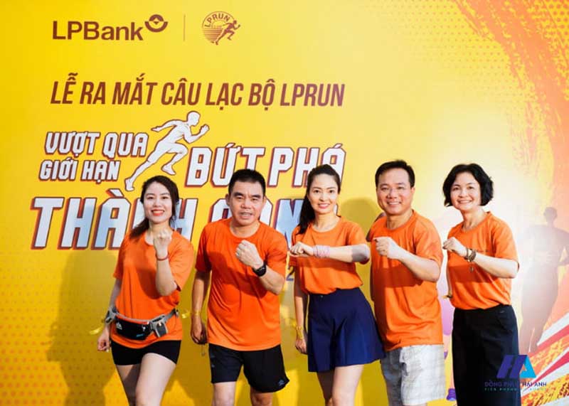 Tổng hợp 5+ Mẫu đồng phục ngân hàng Liên Việt PostBank bền đẹp, chất lượng cao cấp 5 Đồng phục team building ngân hàng Liên Việt