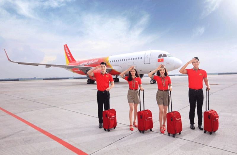 4+ mẫu áo đồng phục hàng không Vietjet trang trọng và thanh lịch 2 Đồng phục tiếp viên hàng không Vietjet