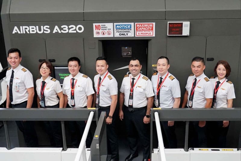 4+ mẫu áo đồng phục hàng không Vietjet trang trọng và thanh lịch 3 Áo đồng phục phi công Vietjet