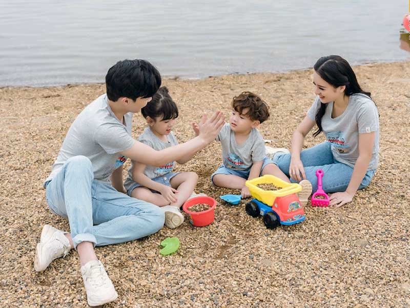 Bảng giá đồng phục áo gia đình tại Đồng Phục Bốn Mùa mới nhất 1 Những yếu tố quyết định giá may đồng phục gia đình