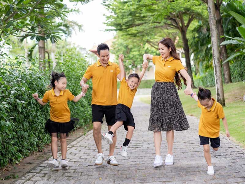 Bảng giá đồng phục áo gia đình tại Đồng Phục Bốn Mùa mới nhất 2 Đặt may đồng phục gia đình số lượng nhiều hay ít
