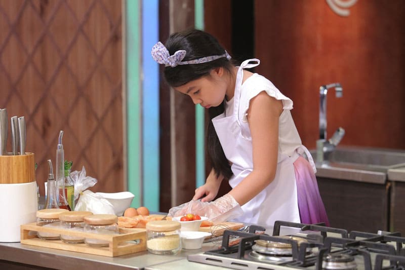Tạp dề phong cách đầu bếp nhí