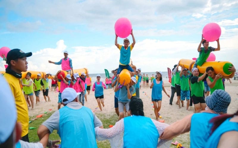 Chuẩn bị đạo cụ, đặt may đồng phục team building