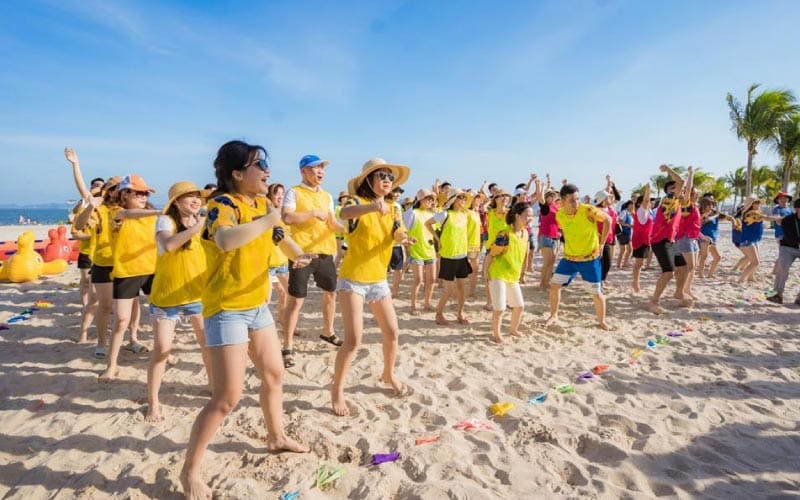 Top 7+ Trò Chơi Team Building Trên Biển Thú Vị Nhất 2025