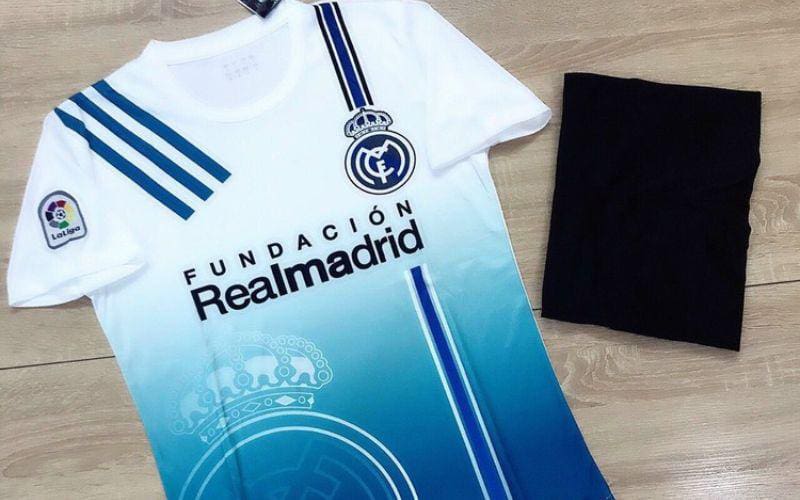 Hình ảnh mẫu áo câu lạc bộ Bóng đá Real Madrid