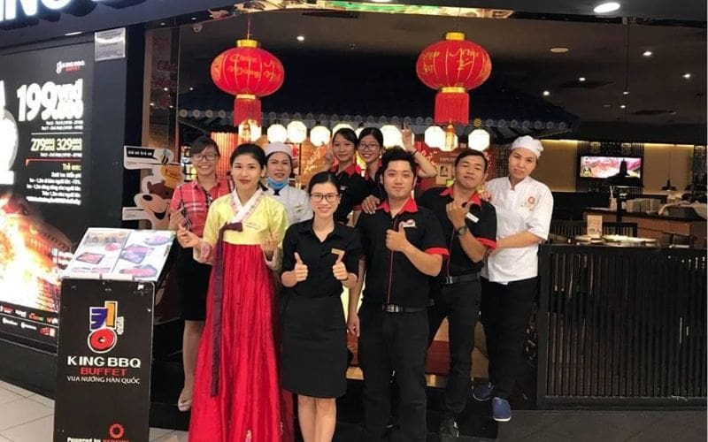 May Đồng Phục Nhà Hàng Buffet Đẹp, Bền | Bảng Giá 2025