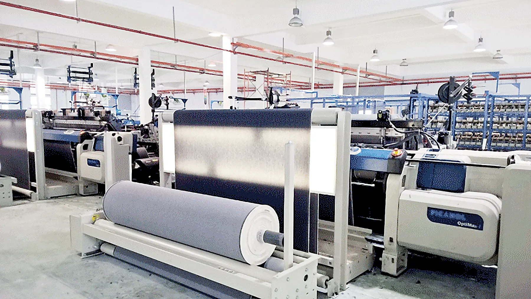 Các doanh nghiệp đang ngày càng đầu tư vào thiết bị máy móc nhằm cải thiện tốc độ sản xuất và chất lượng sản phẩm
